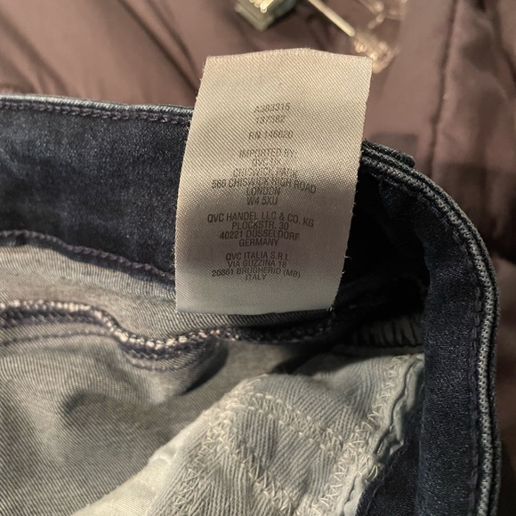 Women with Control jeans - Picture 3 of 5